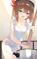 Rule 34 | absurdres, against railing, apron, beret, blue eyes, blush, branch, breasts, brown hair, cooking pot, eyebrows hidden by hair, hair between eyes, hair ornament, hairclip, hat, highres, holding, holding branch, looking at viewer, n3moni, naked apron, pussy, railing, sarasa feed, seductive smile, shinmai renkinjutsushi no tenpo keiei, simple background, small breasts, smile, splashing, white hat