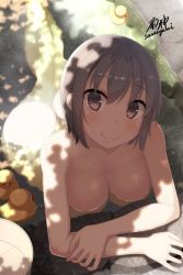 Rule 34 | 1girl, afloat, arm support, artist name, ass, bathing, blush, breasts, brown eyes, bucket, cleavage, closed mouth, collarbone, dappled sunlight, day, from above, head tilt, looking at viewer, looking up, lying, medium breasts, nude, on stomach, onsen, original, partially submerged, rock, rubber duck, samegami, shiny skin, short hair, signature, silver hair, smile, solo, sunlight, tareme, toromi (samegami), wooden bucket
