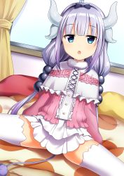 Rule 34 | 10s, 1girl, absurdres, bed, blue eyes, capelet, dragon girl, dragon horns, dragon tail, hair bobbles, hair ornament, hairband, highres, horns, kanna kamui, kobayashi-san chi no maidragon, light purple hair, long hair, looking at viewer, low twintails, open mouth, sitting, slit pupils, solo, spread legs, tail, thighhighs, twintails, white thighhighs, yuusa, zettai ryouiki
