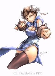 Rule 34 | 10s, 1girl, 2016, alternate legwear, bracelet, breasts, brown eyes, brown hair, brown thighhighs, bun cover, capcom, china dress, chinese clothes, chun-li, cleavage, cleavage cutout, clenched hands, clothing cutout, double bun, dress, fighting stance, grin, groin, hair bun, jewelry, jon tw, looking at viewer, pelvic curtain, signature, smile, solo, spiked bracelet, spikes, street fighter, thighhighs