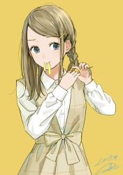 Rule 34 | 1girl, blouse, blue eyes, bow, braid, braiding hair, brown bow, brown dress, brown hair, collared shirt, commentary request, dated, dress, hair ornament, hairclip, hairdressing, highres, long hair, long sleeves, looking at viewer, mouth hold, original, sako (35s 00), shirt, signature, simple background, smile, solo, swept bangs, tareme, white shirt, wing collar, yellow background