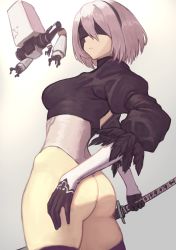 Rule 34 | 1girl, android, ass, black blindfold, black gloves, black hairband, black legwear, blindfold, closed mouth, feather-trimmed sleeves, feather trim, feathers, gloves, grey hair, hair between eyes, hairband, highres, holding, holding sword, holding weapon, janoukyo19, katana, nier (series), nier:automata, pod (nier:automata), puffy sleeves, robot, short hair, skindentation, sword, turtleneck, weapon, 2b (nier:automata)