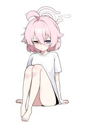 Rule 34 | 1girl, ahoge, bagjeomlye88315, barefoot, blue archive, blue eyes, blush, closed mouth, hair between eyes, heterochromia, highres, hoshino (blue archive), hoshino (young) (blue archive), pink hair, shirt, short hair, short sleeves, simple background, solo, toes, white background, white shirt, yellow eyes