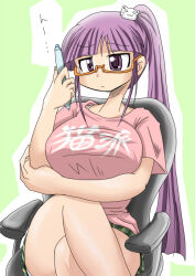 Rule 34 | 1girl, animal hair ornament, breasts, cat hair ornament, clothes writing, crossed legs, glasses, green background, green skirt, hair ornament, holding, large breasts, long hair, marinba, original, pen, pink shirt, ponytail, purple eyes, purple hair, shirt, short sleeves, sitting, skirt, striped clothes, striped skirt