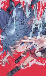 1girl blue_eyes blue_hair cirno foreshortening from_above highres looking_at_viewer perspective red_background simple_background solo touhou tsune_(tune) upturned_eyes