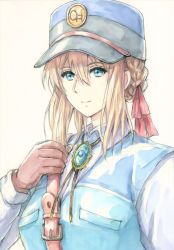 Rule 34 | 1girl, blonde hair, blue eyes, blue headwear, blue jacket, braid, brooch, brown gloves, closed mouth, french braid, gloves, hair ribbon, hand up, hat, highres, jacket, jewelry, long sleeves, looking at viewer, omachi (slabco), red ribbon, ribbon, short hair, simple background, smile, upper body, violet evergarden, violet evergarden (series), white background