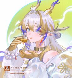 Rule 34 | 1girl, arknights, bare shoulders, beads, blonde hair, blue eyes, chinese commentary, colored extremities, commentary request, commission, dated, dragon girl, dragon horns, earrings, eyeliner, food, hair between eyes, hair intakes, hands up, highres, holding, holding food, horns, jacket, jewelry, light particles, long hair, long sleeves, looking at viewer, makeup, multicolored hair, necklace, off shoulder, open mouth, orange eyeliner, orange pupils, pointy ears, procreate (medium), purple hair, shu (arknights), solo, teeth, upper body, upper teeth only, watermark, white hair, white jacket, xianyu guguzi