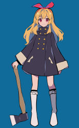 Rule 34 | 1girl, :3, absurdres, aikatsu!, aikatsu! (series), axe, blonde hair, blue background, blue coat, boots, bow, buttons, coat, double-breasted, full body, hair bow, hairband, highres, holding, holding axe, hoshimiya ichigo, knee boots, long coat, long hair, looking at viewer, red bow, red eyes, red hairband, school uniform, simple background, smile, solo, starlight academy school uniform, uhouhogorigori, white footwear