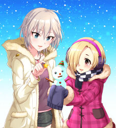 Rule 34 | 2girls, :d, anastasia (idolmaster), black shorts, blonde hair, blue background, blue eyes, blush, checkered clothes, checkered scarf, coat, collarbone, cross, cross necklace, earmuffs, fur-trimmed sleeves, fur trim, grey hair, grey shirt, hair between eyes, hair over one eye, hairband, height difference, highres, holding, hood, hooded coat, idolmaster, idolmaster cinderella girls, jewelry, long sleeves, multiple girls, necklace, open clothes, open coat, open mouth, pink coat, pink hairband, plaid, plaid coat, popon ta, red eyes, scarf, shirasaka koume, shirt, short hair, short shorts, shorts, sleeves past fingers, sleeves past wrists, smile, snowing, snowman, white coat, winter clothes, winter coat