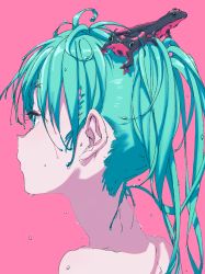 Rule 34 | 1girl, animal, animal on head, aqua eyes, aqua hair, bouen, closed mouth, commentary, english commentary, eyelashes, from side, hair between eyes, hatsune miku, highres, long hair, newt, nude, on head, pink background, portrait, profile, reptile, simple background, vocaloid, wet, wet hair