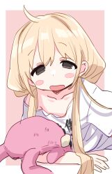Rule 34 | 1girl, absurdres, ahoge, arm support, black eyes, blonde hair, blush stickers, border, commentary request, futaba anzu, hair over shoulder, half-closed eyes, highres, idolmaster, idolmaster cinderella girls, long hair, looking at viewer, low twintails, lying, off shoulder, on stomach, open mouth, pink background, print shirt, raised eyebrows, shirt, short sleeves, simple background, single bare shoulder, solo, stuffed animal, stuffed rabbit, stuffed toy, sukoyaka (100hituzi), t-shirt, tareme, text print, twintails, upper body, white border, white shirt