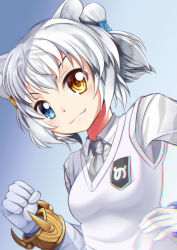Rule 34 | &gt;:), 10s, 1girl, animal ears, animal print, blue eyes, bracelet, byakko (kemono friends), chromatic aberration, clenched hand, commentary request, dot nose, folded twintails, gloves, grey necktie, hair ornament, hair tubes, hand on own hip, heterochromia, highres, japari symbol, jewelry, kemono friends, looking at viewer, multicolored hair, necktie, print shirt, shirt, short hair, smile, solo, tiger ears, tiger print, upper body, v-shaped eyebrows, vest, white gloves, white hair, white vest, yasume yukito, yellow eyes