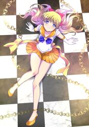 1girl aino_minako arm_support bishoujo_senshi_sailor_moon blonde_hair blue_eyes bow checkered_floor commentary_request gloves hair_bow highres himehachi_(hime8manga) inner_senshi leaning_back legs leotard long_hair looking_at_viewer magical_girl miniskirt orange_shoes orange_skirt pleated_skirt ribbon sailor_senshi sailor_senshi_uniform sailor_venus shoes sitting skirt smile solo thighs tiara very_long_hair white_gloves white_leotard