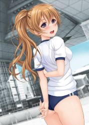 Rule 34 | 1girl, :d, alternate hairstyle, arms behind back, ass, blue buruma, blurry, blurry background, blush, brown hair, buruma, commentary, cowboy shot, curled fingers, day, from behind, gym shirt, gym uniform, highres, hino minato (spec.c), holding own arm, konoe kanata, long hair, looking at viewer, looking back, love live!, love live! nijigasaki high school idol club, open mouth, outdoors, ponytail, purple eyes, shirt, short sleeves, smile, solo, tokyo big sight, v, wavy hair, white shirt