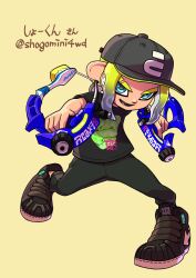 Rule 34 | 1boy, baseball cap, black footwear, black hat, black pants, black shirt, blonde hair, commentary request, commission, cross-laced footwear, dapple dualies (splatoon), dual wielding, eyebrow cut, full body, gradient hair, gun, hat, highres, holding, holding gun, holding weapon, looking at viewer, male focus, medium hair, multicolored hair, nintendo, octoling, octoling boy, octoling player character, open mouth, pants, print shirt, purple hair, shirt, shoes, simple background, smile, solo, splatoon (series), splatoon 3, standing, teeth, tentacle hair, thick eyebrows, two-tone hair, v-shaped eyebrows, weapon, xdies ds, yellow background