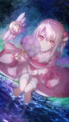 Rule 34 | 1girl, absurdres, fate/kaleid liner prisma illya, fate (series), from above, game cg, hand fan, highres, illyasviel von einzbern, looking at viewer, magical ruby, night, official art, outdoors, pink eyes, soaking feet, white hair