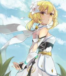 Rule 34 | 1girl, arms behind back, bare back, blonde hair, blue sky, blurry, cloud, cloudy sky, depth of field, detached sleeves, dress, flower, from side, genshin impact, grass, hair flower, hair ornament, looking at viewer, looking to the side, lumine (genshin impact), naruka (ynarukay), parted lips, short hair with long locks, sky, solo, white dress, wind, yellow eyes