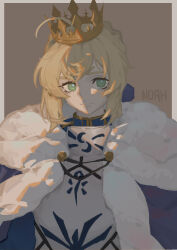Rule 34 | 18660081532, 1girl, absurdres, ahoge, armor, artist name, artoria pendragon (fate), blonde hair, blue cloak, blue ribbon, border, breastplate, brown background, chinese commentary, cloak, closed mouth, crown, fate/grand order, fate (series), fur-trimmed cloak, fur trim, green eyes, hair ribbon, highres, long hair, looking at viewer, ribbon, sidelighting, simple background, solo, upper body, white border