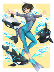 Rule 34 | 1girl, ahoge, aqua eyes, black hair, bodysuit, breasts, covered erect nipples, covered navel, diving mask, diving suit, flippers, full body, goggles, highres, looking at viewer, masami chie, official art, orca, outstretched arms, short hair, small breasts, smile, tokyo exe girls, water, wetsuit
