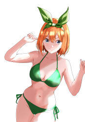 1girl absurdres artistic_error bare_shoulders bikini blue_eyes blush breasts cowboy_shot extra_digits go-toubun_no_hanayome green_bikini green_hairband hair_ornament hairband highres nakano_yotsuba navel simple_background smile solo swimsuit tagme tetsuado thighs upper_body white_background