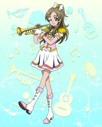 Rule 34 | 1girl, blonde hair, boots, bow, full body, gloves, green eyes, hair bow, half updo, highres, instrument, marching band, minamino kanade, official art, one eye closed, precure, precure connection puzzlun, skirt, smile, solo, suite precure, third-party source, trumpet, white bow, white gloves, white skirt