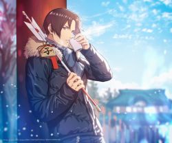 Rule 34 | 1boy, arrow (projectile), blue sky, blurry, blurry background, brown eyes, brown hair, commentary request, drinking, fur-trimmed jacket, fur trim, hamaya, happy new year, highres, jacket, kusanagi kyou, male focus, new year, official art, scarf, short hair, shrine, sky, snow, solo, temple, the king of fighters, torii