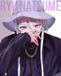 Rule 34 | 1boy, body piercings, covering own mouth, grey background, hat, jacket, jewelry, long sleeves, looking at viewer, male focus, multicolored background, natsume ryu, necklace, nyamnyam0502, paradox live, purple eyes, purple hair, ring, solo, white background