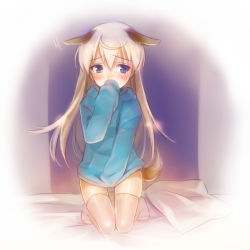 Rule 34 | 1girl, animal ears, blush, eila ilmatar juutilainen, hood, hoodie, kneeling, long hair, on bed, pillow, purple eyes, silver hair, solo, strike witches, thighhighs, world witches series, yamori (stom)