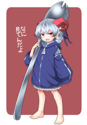 Rule 34 | 1girl, adapted costume, barefoot, blue hoodie, commentary request, curled horns, curly hair, full body, grey hair, holding, holding spork, hood, hood down, hoodie, horizontal pupils, horn ornament, horn ribbon, horns, looking at viewer, meandros, open mouth, oversized object, pink eyes, pointy ears, rectangular pupils, red background, red horns, ribbon, sharp teeth, sheep horns, solo, spork, standing, tamahana, teeth, touhou, toutetsu yuuma, translation request, upper teeth only, zipper