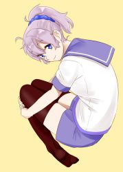 Rule 34 | 10s, 1girl, aoba (kancolle), bad id, bad pixiv id, black thighhighs, blue eyes, feet, fetal position, full body, hugging own legs, kantai collection, light smile, looking at viewer, looking back, no shoes, ojipon, pink hair, plantar flexion, ponytail, school uniform, scrunchie, serafuku, shorts, simple background, solo, thighhighs, yellow background