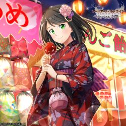 1girl alternate_costume black_hair black_kimono breasts candy_apple company_name copyright_notice flower food food_stand game_cg green_eyes hair_flower hair_ornament hair_ribbon holding_candy_apple japanese_clothes kimono koharu_(sao) light_blush long_sleeves medium_breasts medium_hair obi official_art outdoors pearl_hair_ornament pink_flower purple_flower red_flower red_kimono ribbon sash smile solo summer_festival sword_art_online sword_art_online:_integral_factor two-tone_kimono yatai yukata