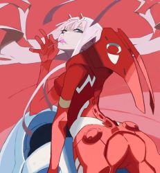 Rule 34 | 1girl, ass, blue eyes, bodysuit, breasts, candy, cowboy shot, darling in the franxx, floating hair, food, hairband, horns, lollipop, long hair, looking at viewer, looking back, medium breasts, pilot suit, pink hair, red background, simple background, skin tight, solo, yuuki (irodo rhythm), zero two (darling in the franxx)