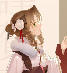 1girl aerith_gainsborough aerith_gainsborough_(festive_crimson_attire) black_bow bow brown_background close-up facing_to_the_side final_fantasy final_fantasy_vii final_fantasy_vii_ever_crisis flower frilled_kimono frilled_sleeves frills fur-trimmed_kimono fur_trim furisode gold_trim green_eyes hair_bow hair_bun hair_flower hair_ornament hair_stick highres japanese_clothes kimono looking_up obi official_alternate_costume official_alternate_hairstyle parted_bangs parted_lips rose sash sidelocks smile solo suspenders tassel tassel_hair_ornament updo upper_body white_flower white_kimono white_rose wide_sleeves yaoko