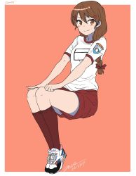 Rule 34 | 1girl, artist name, braid, brown eyes, brown hair, closed mouth, commentary, cross-laced footwear, dated, emblem, full body, girls und panzer, gym shirt, gym shorts, gym uniform, hair ornament, hair over shoulder, hair ribbon, hairclip, hands on own knees, highres, invisible chair, long hair, looking at viewer, one-hour drawing challenge, outside border, pink background, red ribbon, red shorts, red socks, reebok, ribbon, rukuriri (girls und panzer), shirt, shoes, short sleeves, shorts, signature, single braid, sitting, smile, sneakers, socks, solo, st. gloriana&#039;s (emblem), twitter username, white shirt, zono (inokura syuzo029)