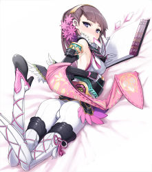 Rule 34 | 1girl, armor, ass, bad id, bad pixiv id, bare shoulders, boots, chacha (sengoku taisen), cross-laced footwear, crotch, elbow gloves, flower, gloves, hair flower, hair ornament, hairband, high heel boots, high heels, long hair, looking back, lying, mouth hold, on stomach, purple eyes, sengoku taisen, sessue, shoes, solo, thigh boots, thighhighs, white thighhighs