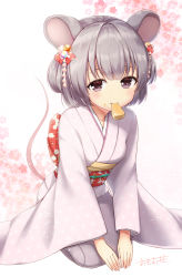 Rule 34 | 1girl, animal ears, blush, bow, brown eyes, cheese, chinese zodiac, commentary request, eyebrows hidden by hair, floral background, floral print, food, food in mouth, food on face, full body, grey hair, hair ornament, highres, japanese clothes, kimono, long sleeves, looking at viewer, mouse ears, mouse girl, mouse tail, mouth hold, obi, omoomomo, original, pink kimono, red bow, sash, short hair, signature, solo, tail, tail raised, year of the rat