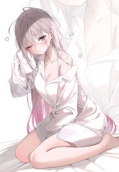 1girl bare_shoulders barefoot blush closed_mouth gradient_hair grey_hair highres long_hair looking_at_viewer multicolored_hair off_shoulder one_eye_closed original pink_hair purple_eyes rangu sitting sleeves_past_fingers sleeves_past_wrists wariza zoom_layer