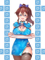 Rule 34 | 1girl, :d, black panties, black thighhighs, blue dress, blue eyes, blush, bow, breasts, brown hair, china dress, chinese clothes, cleavage cutout, clothing cutout, commentary, dress, english commentary, hair between eyes, hair bow, highleg, highleg panties, highres, holding, holding tray, idolmaster, idolmaster million live!, large breasts, looking at viewer, open mouth, panties, ponytail, purple bow, satake minako, side slit, smile, solo, string panties, thighhighs, tray, underwear, white background, yahankkwo