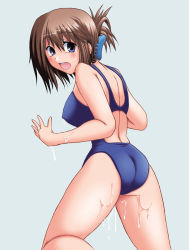 Rule 34 | 1girl, ass, blue eyes, breasts, brown hair, competition swimsuit, folded ponytail, hair ornament, hairclip, komaki manaka, looking back, one-piece swimsuit, open mouth, short hair, simple background, solo, swimsuit, tekuni amane, to heart (series), to heart 2, wet