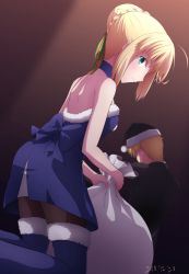 Rule 34 | 1boy, 1girl, 2018, artoria pendragon (all), artoria pendragon (fate), backless dress, backless outfit, bag, black headwear, black jacket, black pantyhose, black santa costume, blonde hair, blue dress, blue footwear, blue santa costume, boots, braid, braided bun, brown background, closed mouth, dated, dress, dutch angle, fate/stay night, fate (series), fur-trimmed boots, fur-trimmed dress, fur-trimmed headwear, fur trim, gift bag, gilgamesh (fate), green eyes, green ribbon, hair bun, hair ribbon, hat, highres, holding, holding bag, jacket, kneeling, official alternate costume, pantyhose, pikoguramyu, profile, red ribbon, ribbon, saber (fate), saber (present for my master) (fate), santa boots, santa costume, santa hat, short dress, short hair, shoulder blades, sleeveless, sleeveless dress, solo focus, thigh boots, thighhighs