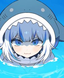 Rule 34 | 1girl, :3, animal hood, animated, animated gif, blinking, blue eyes, blush, closed mouth, gawr gura, hololive, hololive english, hood, hood up, hoodie, king maguro, looking at viewer, looping animation, multicolored hair, partially submerged, shark hood, smile, solo, streaked hair, upper body, virtual youtuber, white hair