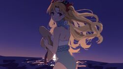 1girl air_rocket back blonde_hair commentary_request ereshkigal_(fate) fate/grand_order fate_(series) floating_hair from_behind hair_ribbon hat highres holding holding_hat holding_unworn_clothes looking_at_viewer ocean official_alternate_costume one-piece_swimsuit outdoors red_eyes red_ribbon ribbon sky smile solo space_ereshkigal_(fate) space_ereshkigal_(first_ascension)_(fate) straw_hat sun_hat swimsuit tiara two_side_up unworn_hat unworn_headwear water