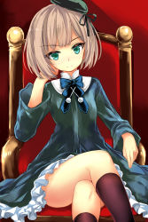 Rule 34 | 1girl, absurdres, aged down, black hat, black socks, blonde hair, blue bow, blush, bow, chair, commentary request, dress, fate (series), frills, green dress, green eyes, hat, highres, kneehighs, kumakou, long sleeves, looking at viewer, lord el-melloi ii case files, reines el-melloi archisorte, short hair, sitting, smile, socks, solo, tagme, thighs