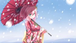 Rule 34 | 1girl, ahoge, closed mouth, day, flower, green eyes, hair flower, hair ornament, highres, holding, holding umbrella, japanese clothes, kay yu, kimono, long hair, original, outdoors, pink-haired girl (kay yu), pink hair, red kimono, smile, snow, solo, umbrella, upper body, yellow flower