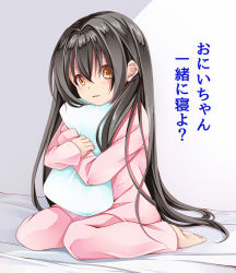 Rule 34 | 1girl, barefoot, black hair, commentary request, creek (moon-sky), crossed arms, full body, long hair, long sleeves, looking at viewer, hugging object, on bed, original, pajamas, parted lips, pillow, pillow hug, red eyes, simple background, sitting, solo, translation request, two-tone background, very long hair, wariza, yandere, youjo (creek (moon-sky))