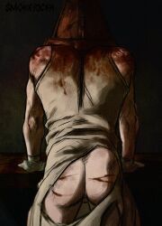 Rule 34 | 1boy, ass, ass cutout, ass focus, bara, blood, blood on clothes, clothing cutout, cuts, feet out of frame, from behind, helmet, injury, leaning forward, male focus, muscular, muscular male, presenting, pyramid head, silent hill (series), smokerichi, solo, standing