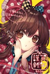 Rule 34 | 1girl, :o, alternate costume, arms up, bow, brown eyes, brown hair, chinese text, commentary, formal, hair between eyes, hair ornament, hair tubes, hakurei reimu, highres, jacket, japanese clothes, kimono, kyouda suzuka, layered clothes, layered kimono, long hair, looking at viewer, new year, partially translated, polka dot, red bow, red jacket, ribbon, speech bubble, touhou, translation request, yellow background