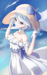 1girl alternate_costume bare_shoulders blue_bow blue_eyes blue_sash blue_sky bow cloud cowboy_shot day ddog_(ddog39) dress furina_(genshin_impact) genshin_impact gloves grin hat hat_bow highres looking_at_viewer off-shoulder_dress off_shoulder outdoors sash short_hair short_sleeves sky smile solo standing sun_hat white_dress white_gloves white_hair