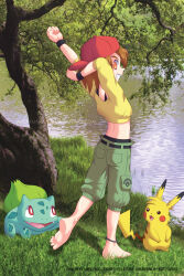 Rule 34 | 1girl, agu-fungus, ankle ring, barefoot, baseball cap, brown hair, bulbasaur, creatures (company), feet, forest, game freak, gen 1 pokemon, grass, green shorts, hat, highres, looking at viewer, midriff, nature, nintendo, orange eyes, original, pikachu, pokemon, red cap, river, shirt, shorts, smile, soles, toes, tomboy, tree, wristband, yellow shirt