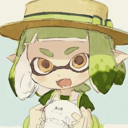Rule 34 | 1girl, :d, blush, brown eyes, brown hat, commentary request, fang, fangs, female inkling, green hair, green ribbon, green shirt, hat, hat ribbon, inkling, inkling girl, inkling player character, judd (splatoon), looking to the side, nintendo, open mouth, pointy ears, ribbon, sakurako, shirt, short hair, short sleeves, smile, solo, splatoon (series), splatoon 2, straw hat, tentacle hair, upper body